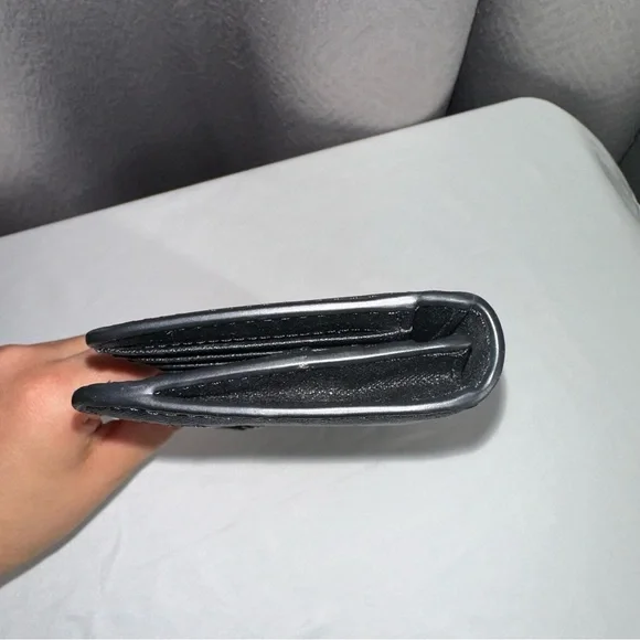 Tory Burch Robinson Slim Wallet - Picture 6 of 9